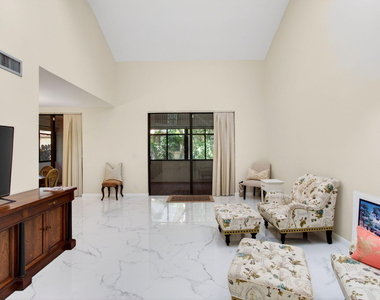 7865 La Mirada Drive - Photo Thumbnail 8