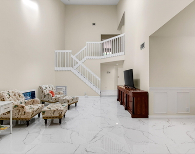 7865 La Mirada Drive - Photo Thumbnail 12