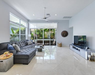 6685 Nw 24th Terrace - Photo Thumbnail 8