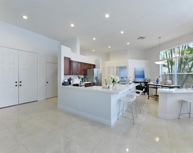 6685 Nw 24th Terrace - Photo Thumbnail 3
