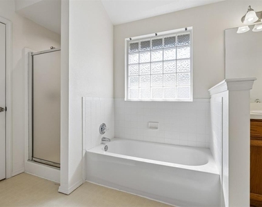 1708 Creekside Court - Photo Thumbnail 23