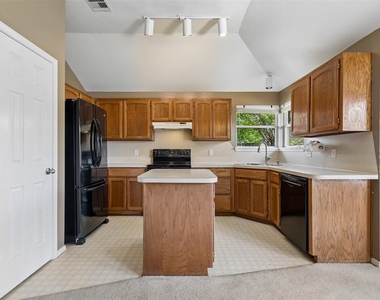 1708 Creekside Court - Photo Thumbnail 14