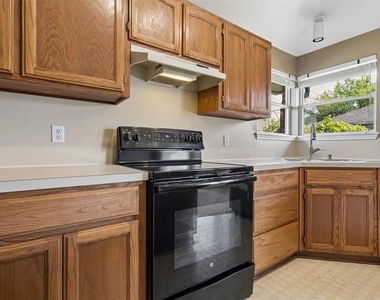 1708 Creekside Court - Photo Thumbnail 17