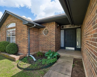 1708 Creekside Court - Photo Thumbnail 4