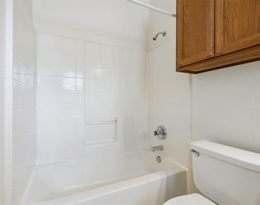 1708 Creekside Court - Photo Thumbnail 35