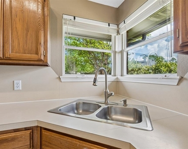 1708 Creekside Court - Photo Thumbnail 16