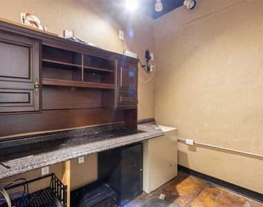 327 S Green Avenue - Photo Thumbnail 26