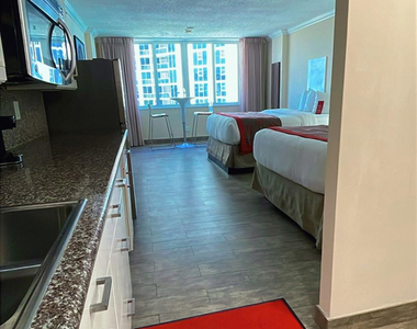 19201 Collins Avenue - Photo Thumbnail 7