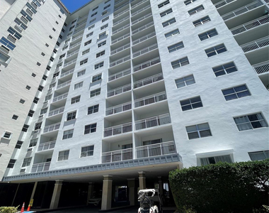 400 Kings Point Drive - Photo Thumbnail 45
