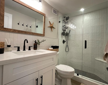 400 Kings Point Drive - Photo Thumbnail 20