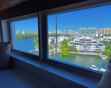 400 Kings Point Drive - Photo Thumbnail 33