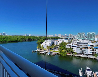 400 Kings Point Drive - Photo Thumbnail 1