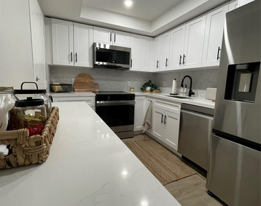 400 Kings Point Drive - Photo Thumbnail 5
