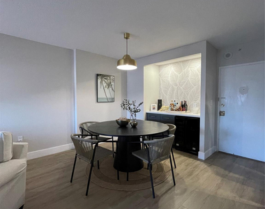400 Kings Point Drive - Photo Thumbnail 7