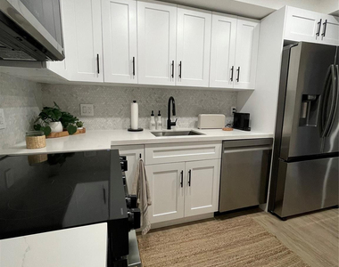 400 Kings Point Drive - Photo Thumbnail 4