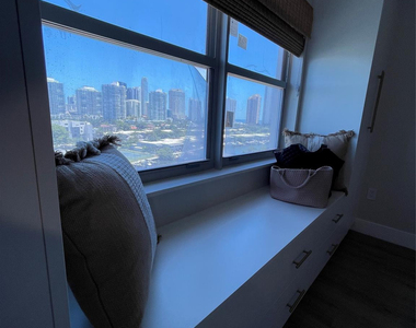 400 Kings Point Drive - Photo Thumbnail 32