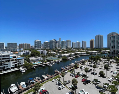 400 Kings Point Drive - Photo Thumbnail 43