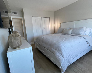 400 Kings Point Drive - Photo Thumbnail 30