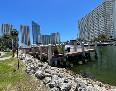400 Kings Point Drive - Photo Thumbnail 41