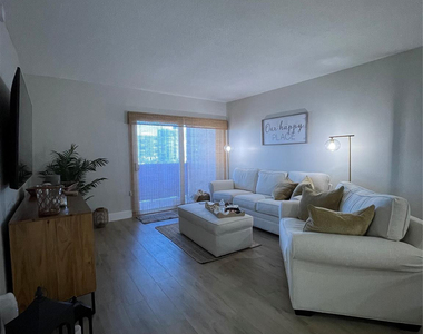 400 Kings Point Drive - Photo Thumbnail 17