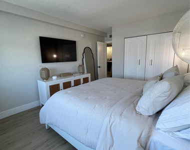 400 Kings Point Drive - Photo Thumbnail 26