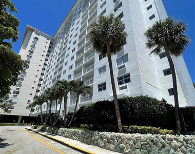 400 Kings Point Drive - Photo Thumbnail 44