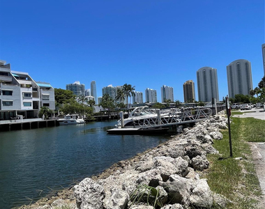 400 Kings Point Drive - Photo Thumbnail 48