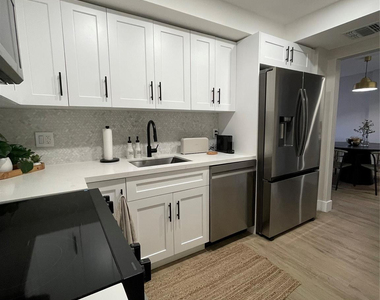 400 Kings Point Drive - Photo Thumbnail 6