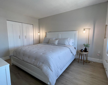 400 Kings Point Drive - Photo Thumbnail 25
