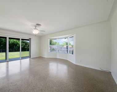 2022 Collier Avenue - Photo Thumbnail 4
