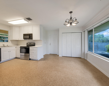2022 Collier Avenue - Photo Thumbnail 12