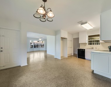 2022 Collier Avenue - Photo Thumbnail 9