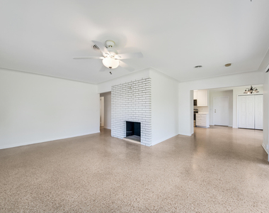 2022 Collier Avenue - Photo Thumbnail 5
