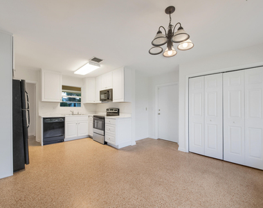 2022 Collier Avenue - Photo Thumbnail 11