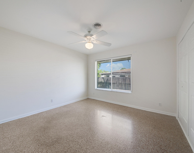 2022 Collier Avenue - Photo Thumbnail 18