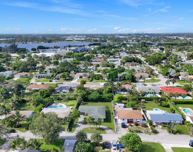 2022 Collier Avenue - Photo Thumbnail 34