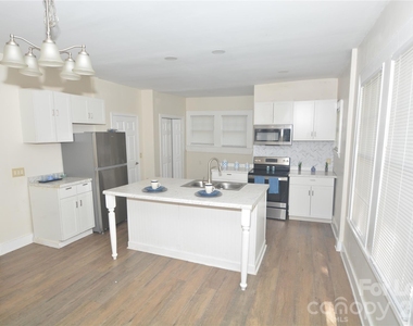 4101 Gossett Avenue - Photo Thumbnail 12