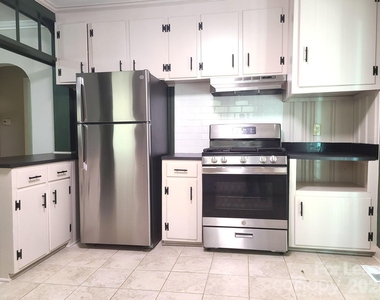 1425 Academy Street - Photo Thumbnail 3