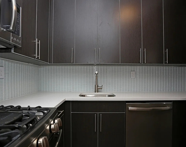 Luxury studio on West 53th Street - Photo Thumbnail 2