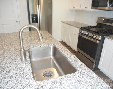 758 Earhart Street Nw - Photo Thumbnail 3