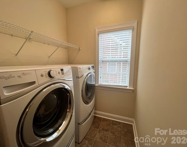 353 E Waterlynn Road - Photo Thumbnail 13