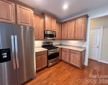 353 E Waterlynn Road - Photo Thumbnail 11