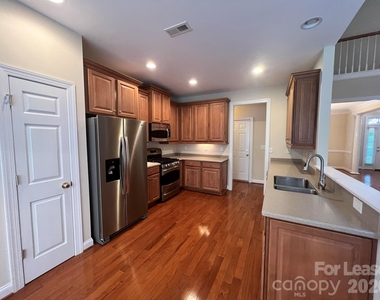 353 E Waterlynn Road - Photo Thumbnail 8