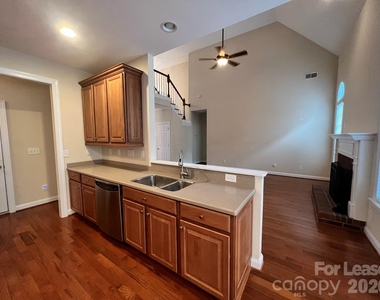 353 E Waterlynn Road - Photo Thumbnail 10