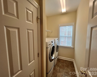 353 E Waterlynn Road - Photo Thumbnail 12
