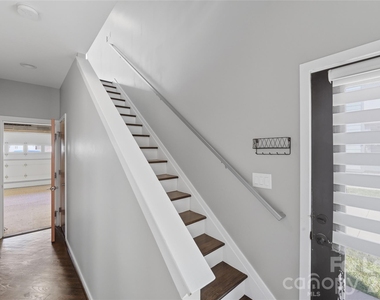 919 Westbrook Drive - Photo Thumbnail 5