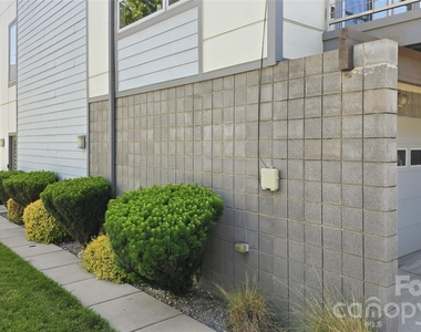 919 Westbrook Drive - Photo Thumbnail 24