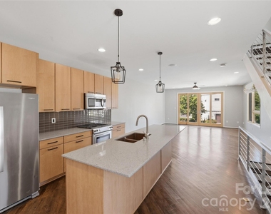 919 Westbrook Drive - Photo Thumbnail 11