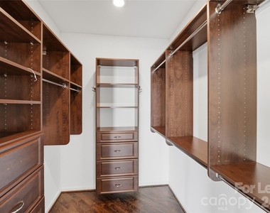 919 Westbrook Drive - Photo Thumbnail 16