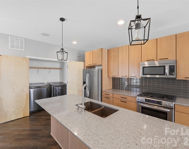 919 Westbrook Drive - Photo Thumbnail 2